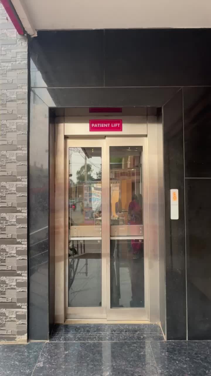 Elevator landing door in building